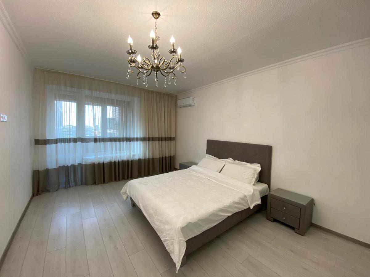 Lux 3-bedroom In Area Apartment