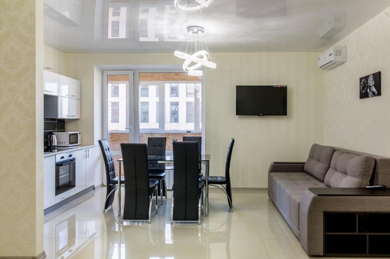 Lux 3-bedroom In Area Apartment *