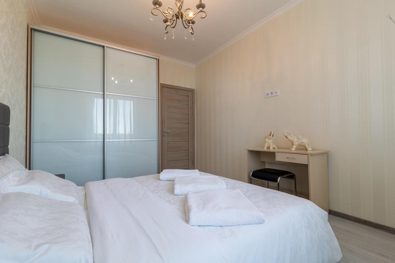 Apartment Lux 3-bedroom In Area *